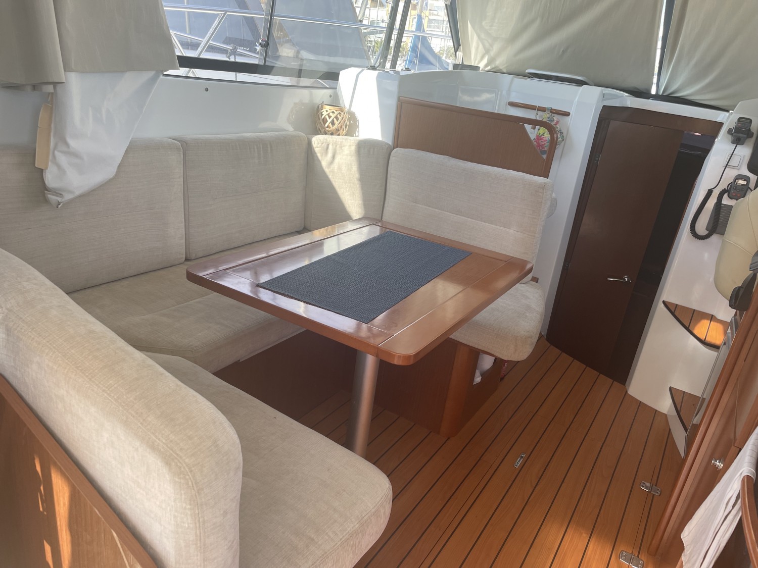 slider 36 Beneteau Antares 30 Fly